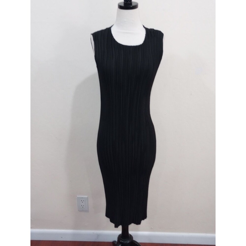 Black Crinkle Sleeveless Sheath Dress - Perfect For Travel! - XS / S